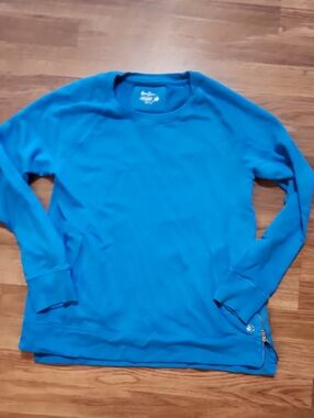 Lilly Pulitzer Luxletic Blue Crew Neck Sweatshirt Women’s Sz S Pockets Logo